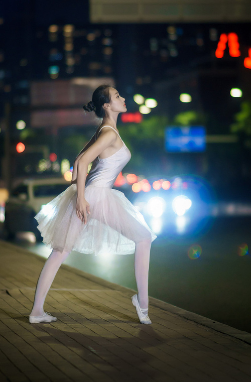 国民队力克佩纳罗尔,积分榜紧追,佩纳罗尔主场球衣