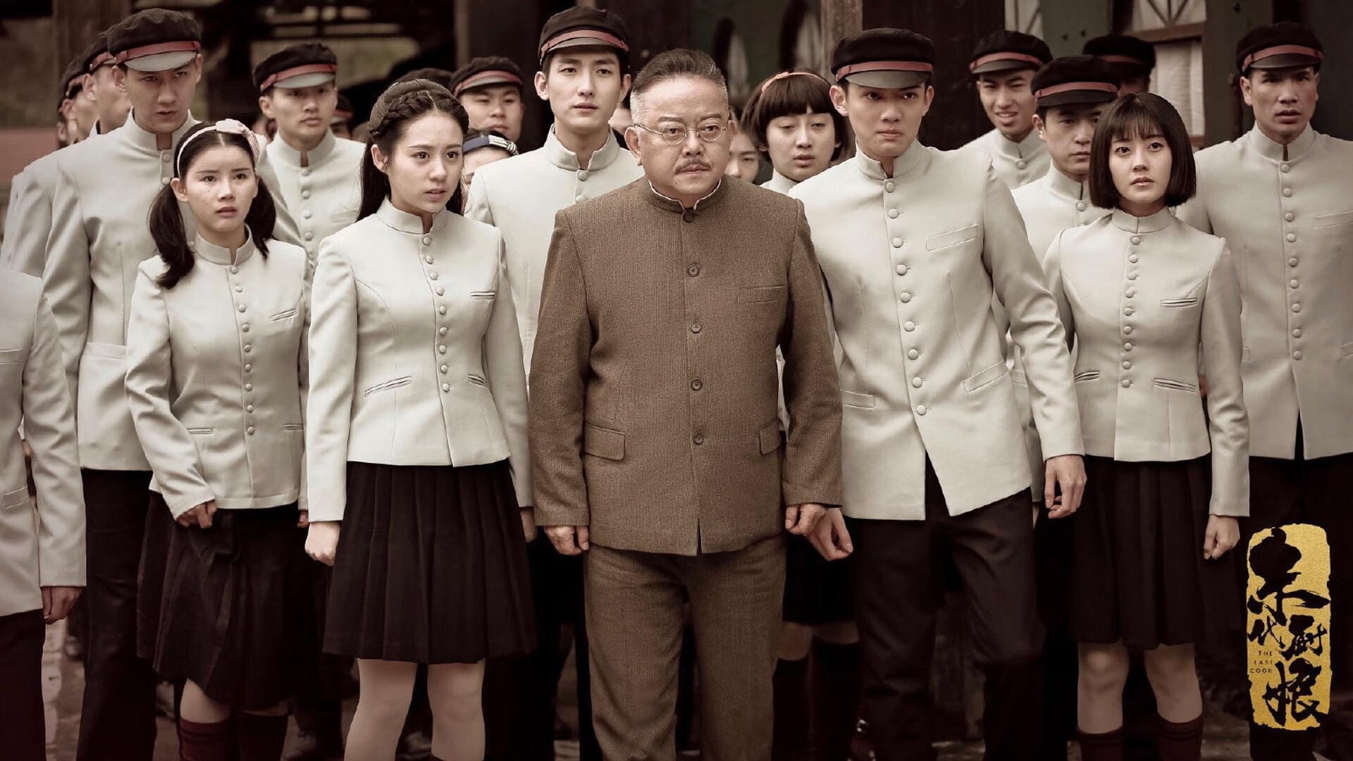 “东安湖赛场：飞扬的风帆与激情的竞技”